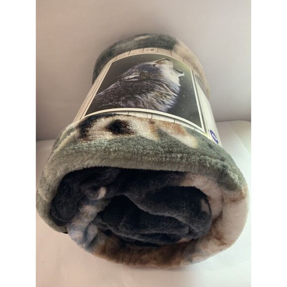 Howling Wolf Throw Blanket Plush Night Sky 50" X 60" Super Soft NEW - Picture 10 of 11